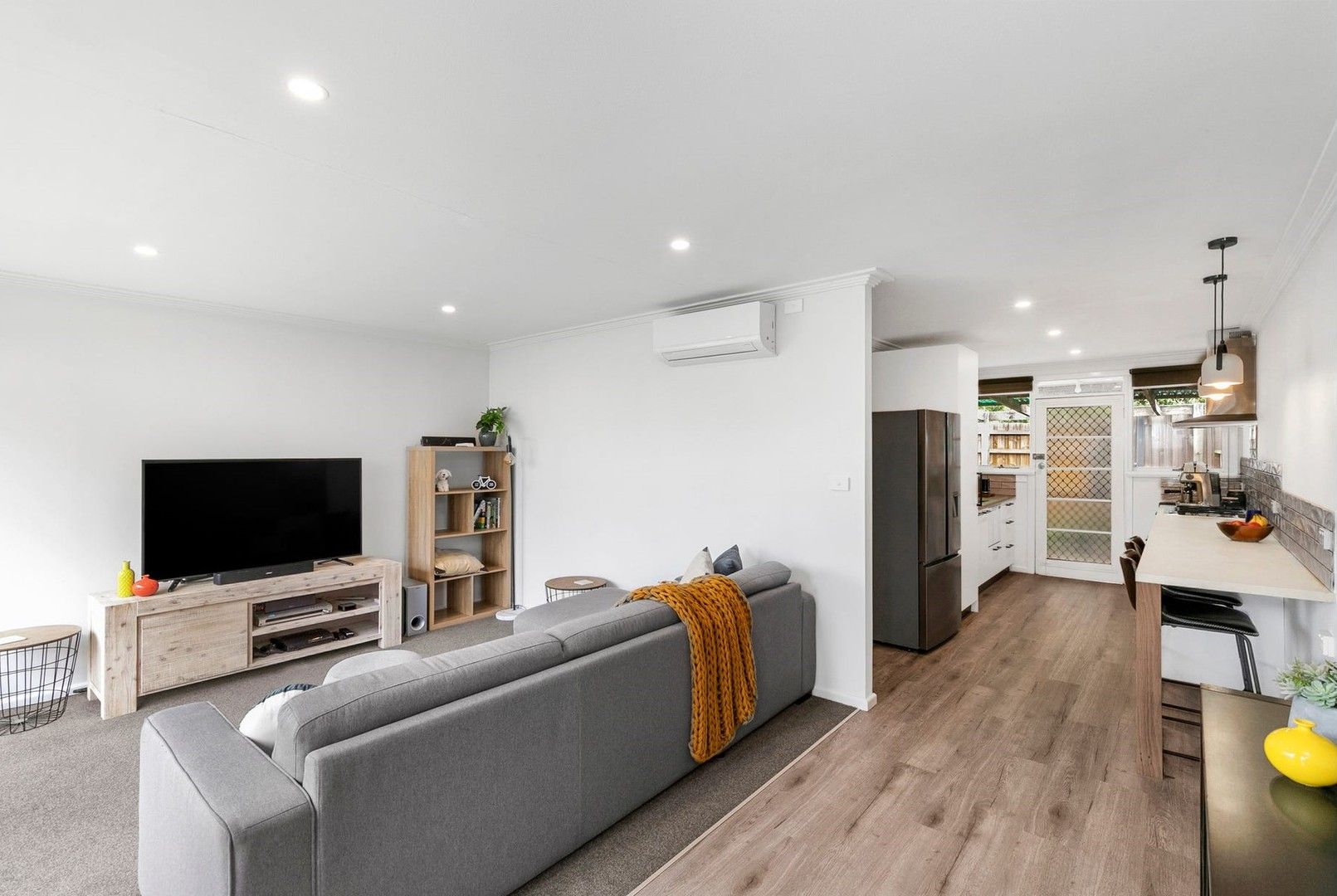 2 bedrooms Apartment / Unit / Flat in 5/129 Barrabool Road HIGHTON VIC, 3216