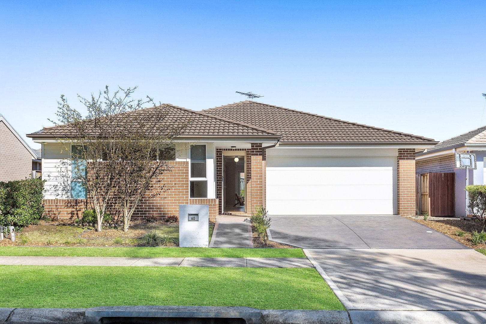 4 bedrooms House in 60 Angelwing Street THE PONDS NSW, 2769