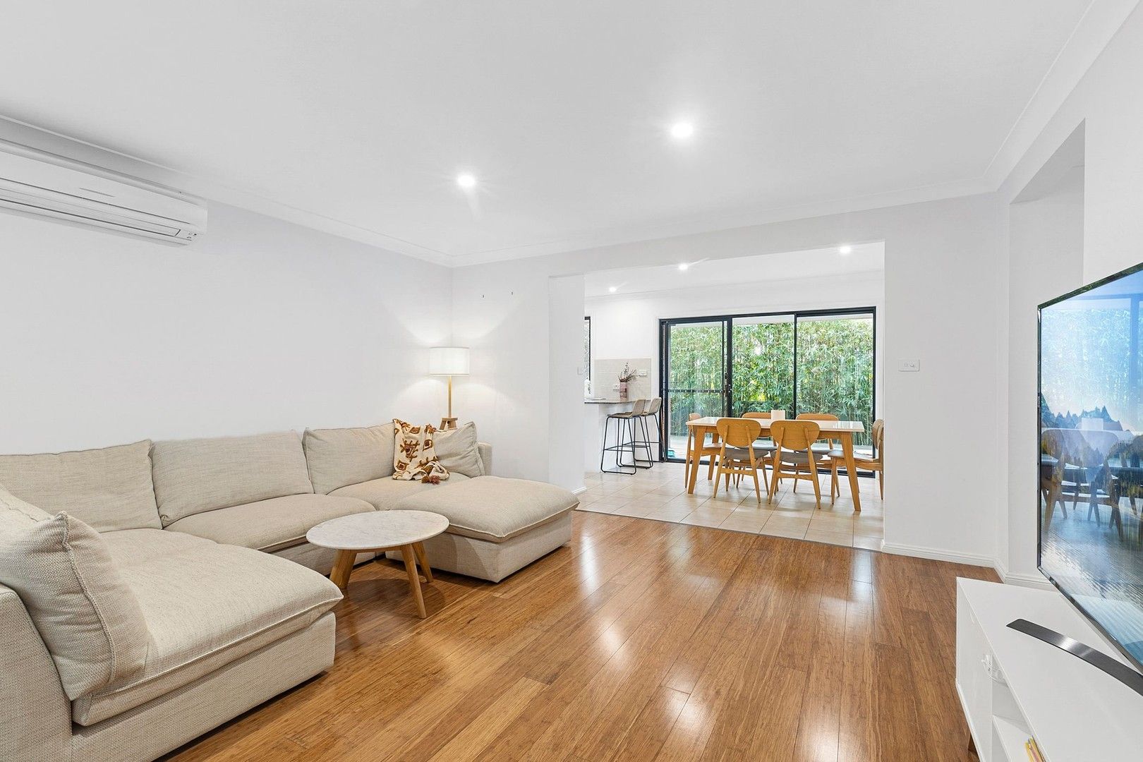 2 bedrooms Villa in 2/113 Gannons Road CARINGBAH SOUTH NSW, 2229