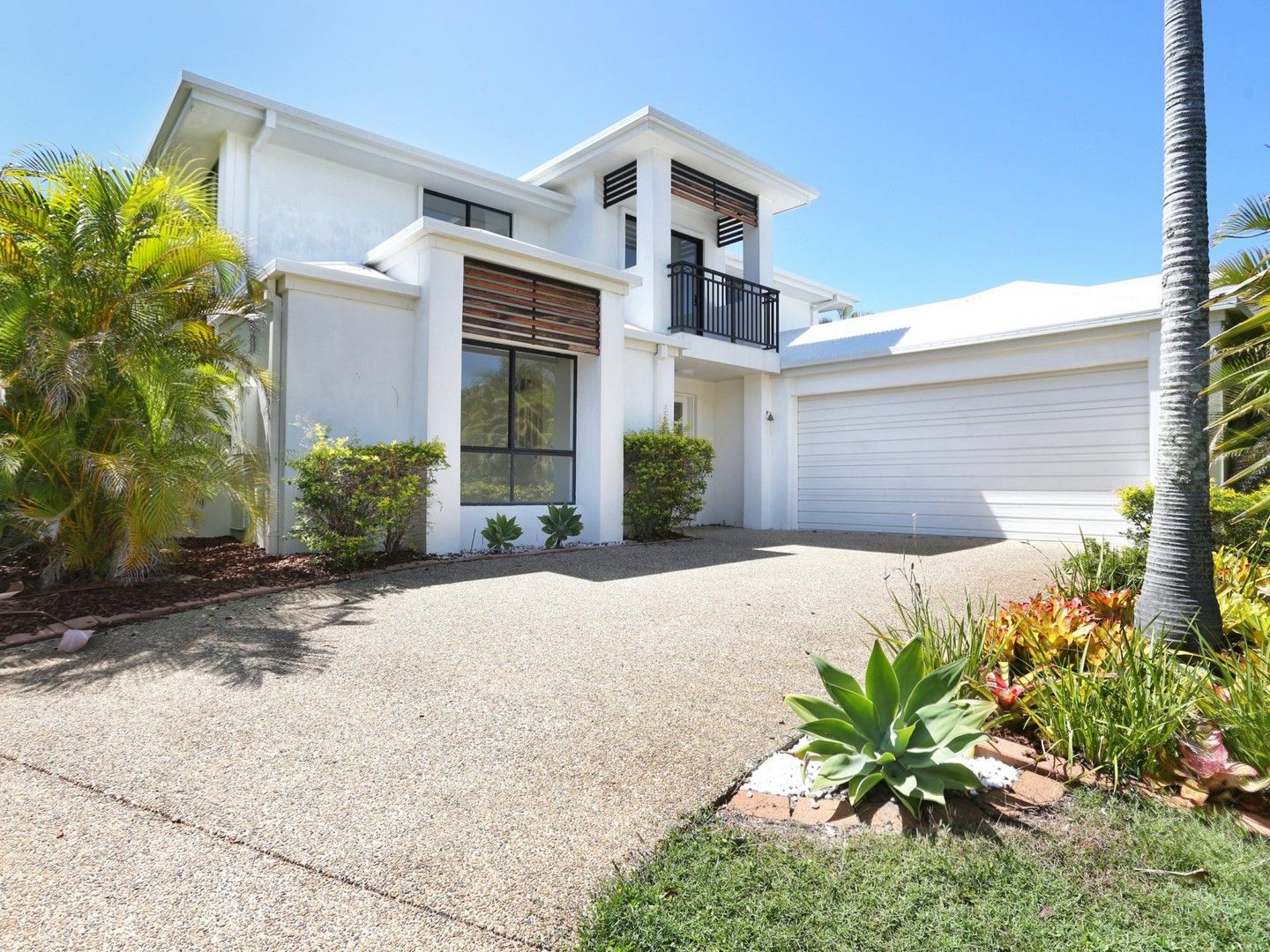 4 bedrooms House in 94 Voyagers Drive BANKSIA BEACH QLD, 4507