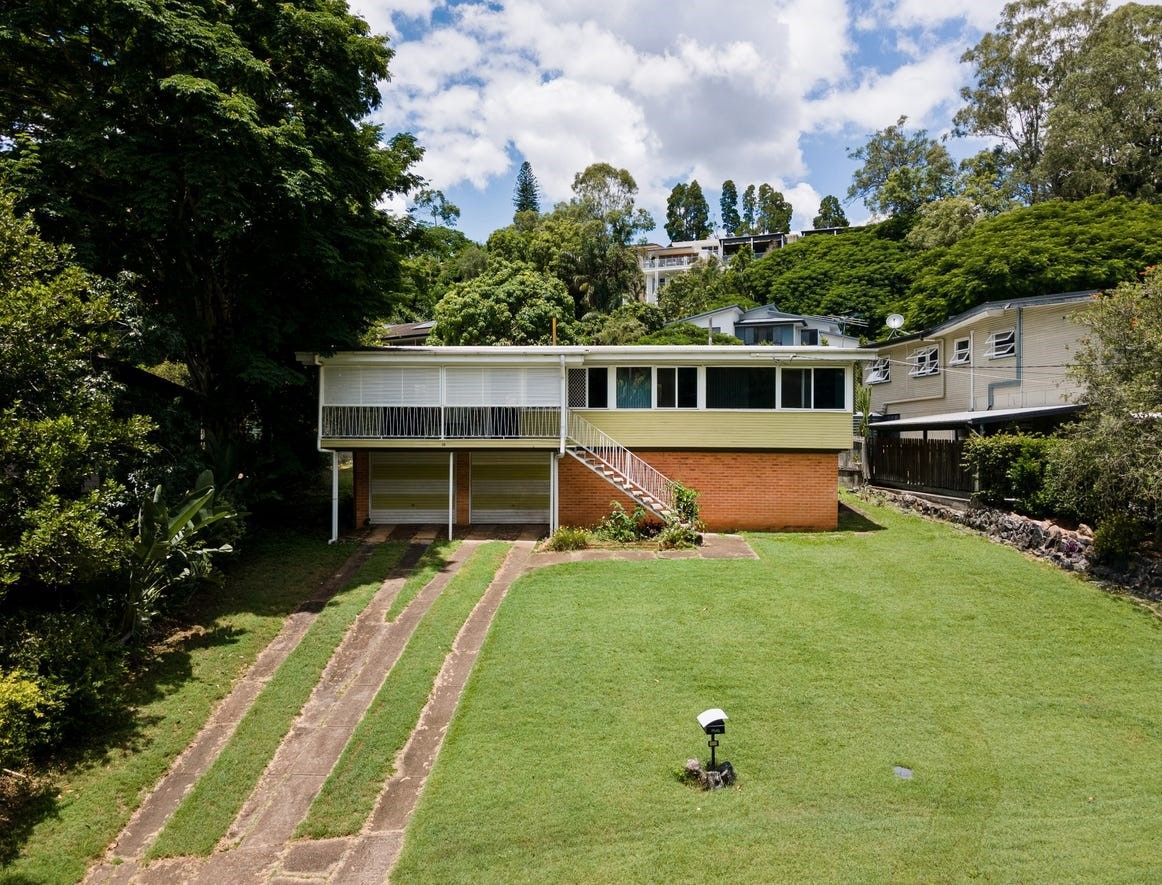 4 bedrooms House in 28 Dempster Street TOOWONG QLD, 4066
