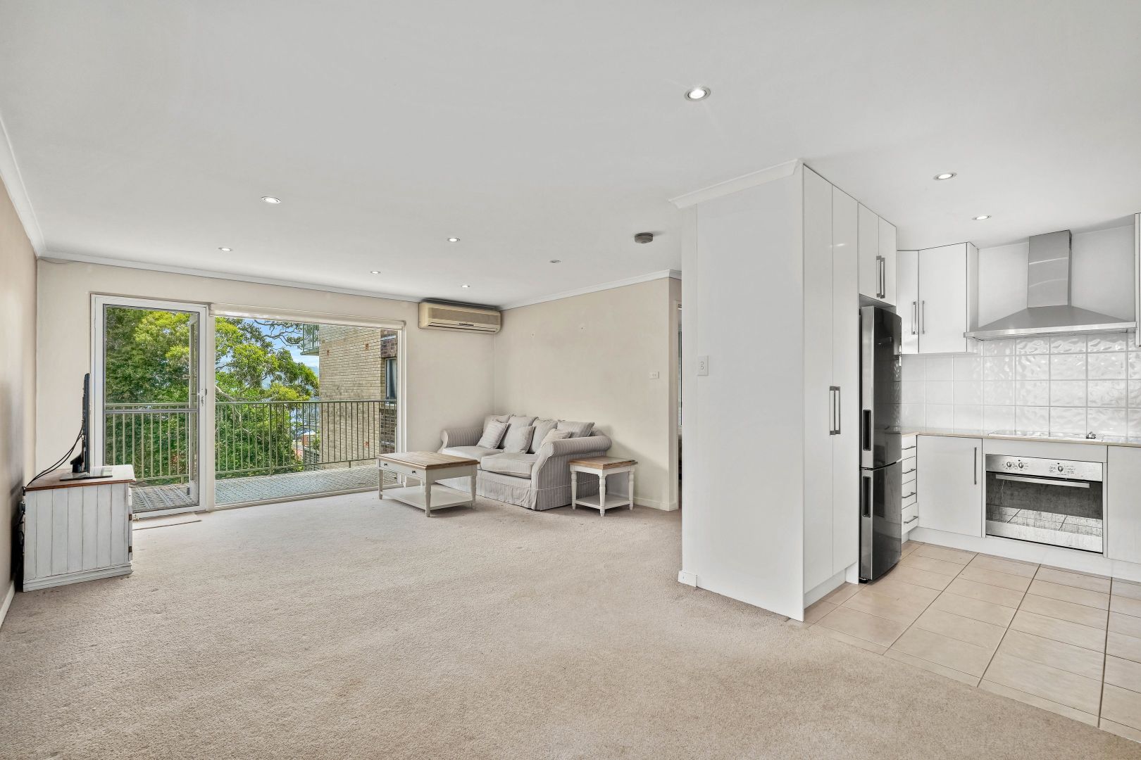 Level 2, 2/138140 Albany Street, Point Frederick NSW 2250 Apartment