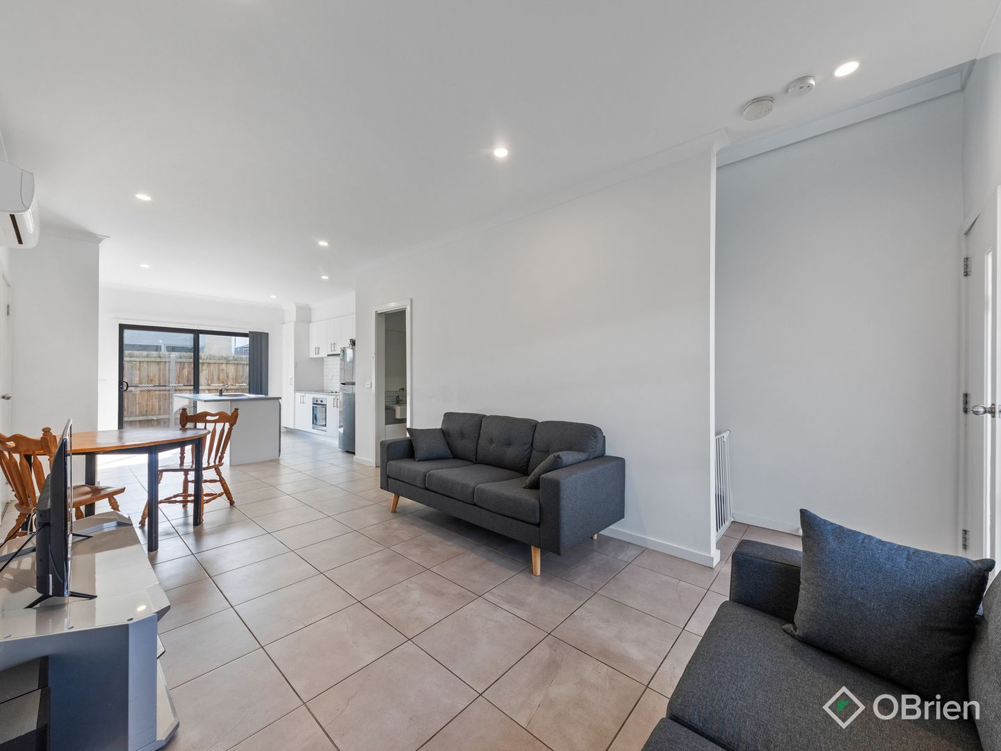 11 Cassius Circuit, Cranbourne North VIC 3977, Image 2