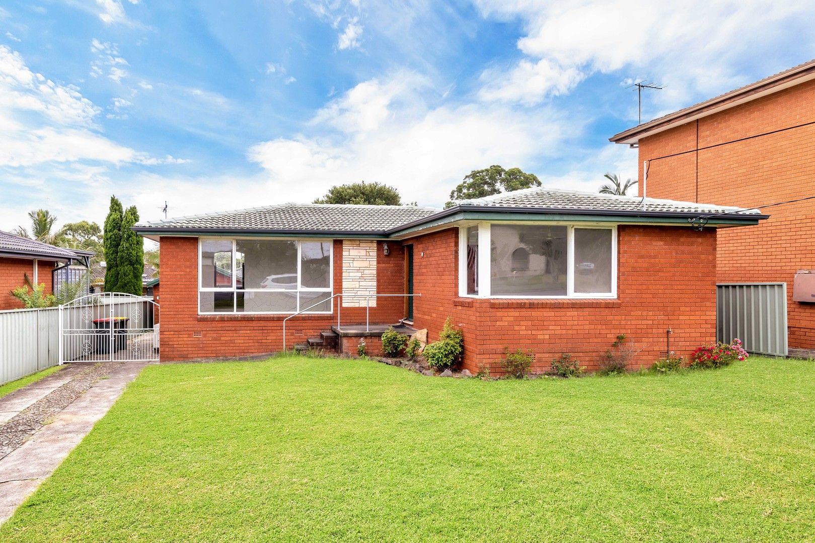 3 bedrooms House in 91 Mississippi Road SEVEN HILLS NSW, 2147