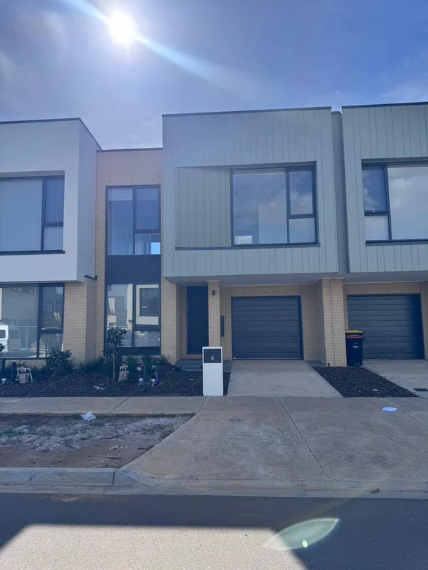 Primary image of 8 Society Circuit, Aintree VIC 3336