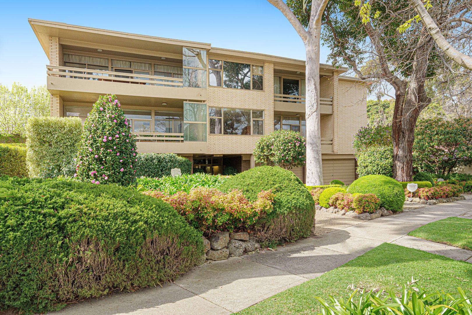 2 bedrooms Apartment / Unit / Flat in 18/30 Lansell Road TOORAK VIC, 3142