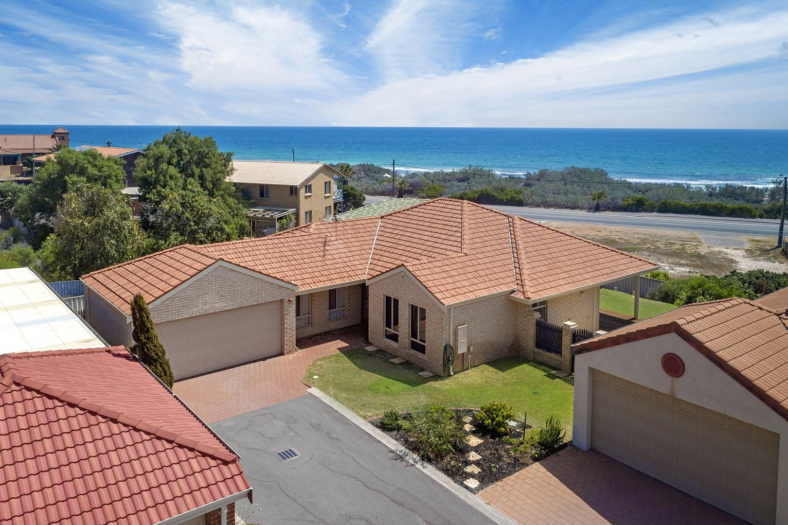 14/323-325 Willcock Drive, Tarcoola Beach WA 6530, Image 0