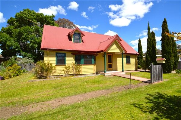 4 bedrooms House in 229 Canambe Street ARMIDALE NSW, 2350