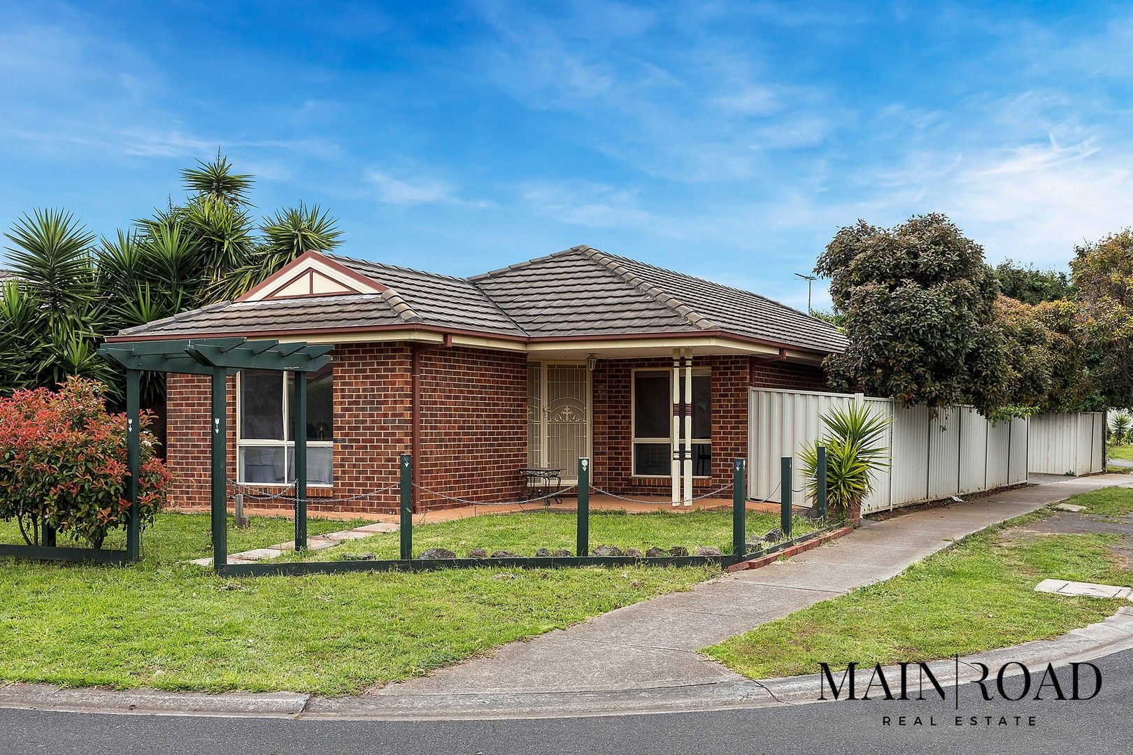 3 bedrooms House in 2 Alpine Gardens CAROLINE SPRINGS VIC, 3023