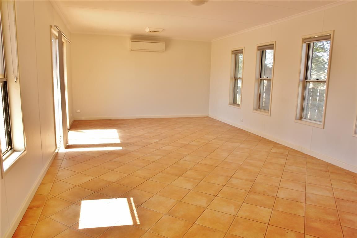 4 bedrooms Townhouse in 17 John Way SOUTH HEDLAND WA, 6722