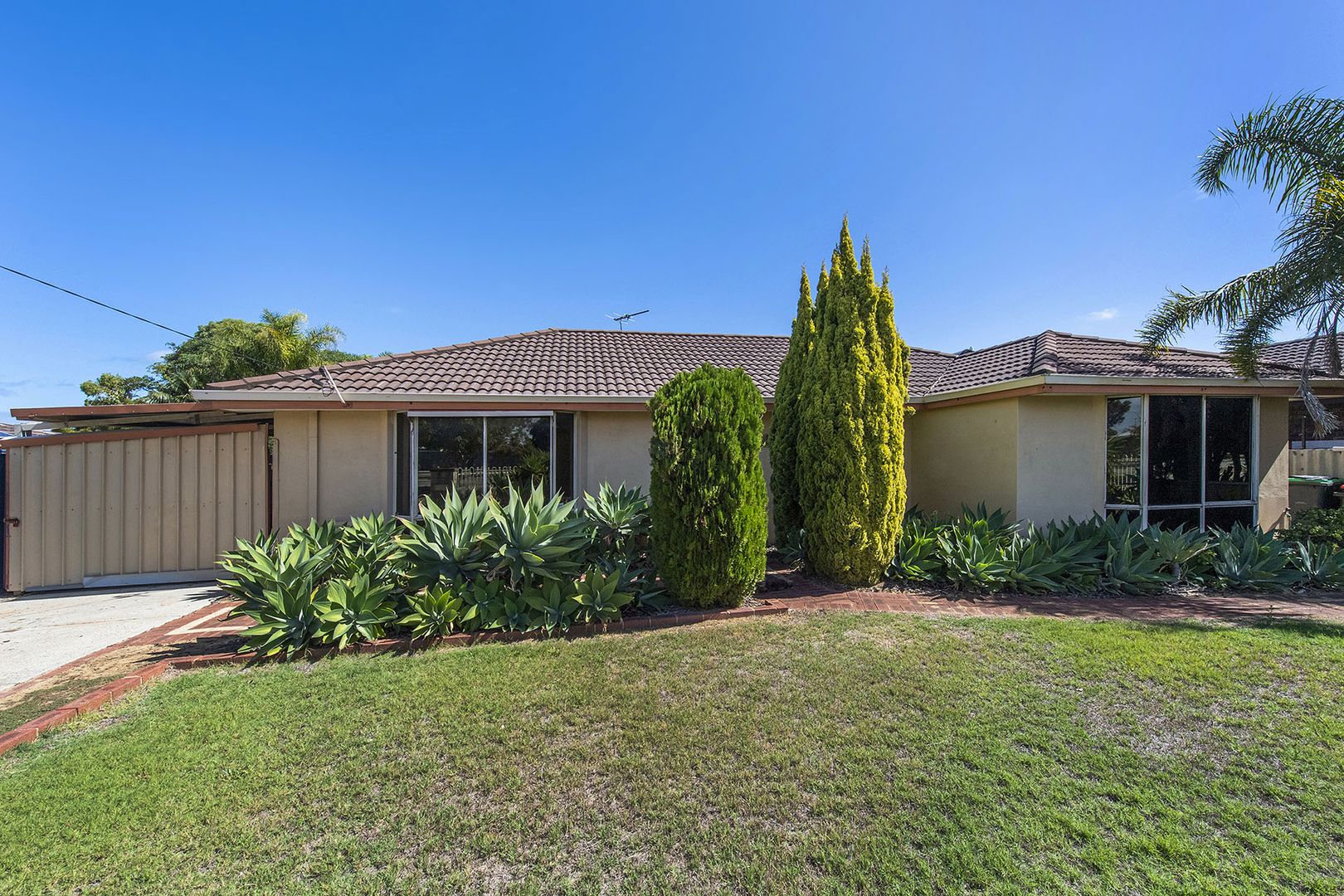 9 Warnbro Sound Avenue, Warnbro WA 6169, Image 1