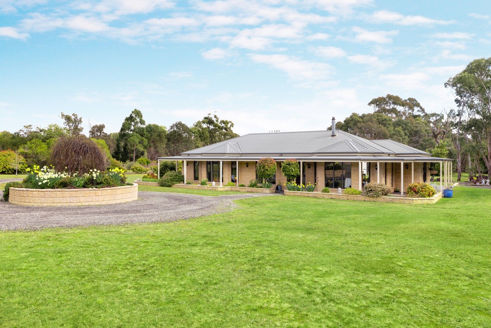 4 bedrooms House in 2 Strawhorn Court KYNETON VIC, 3444