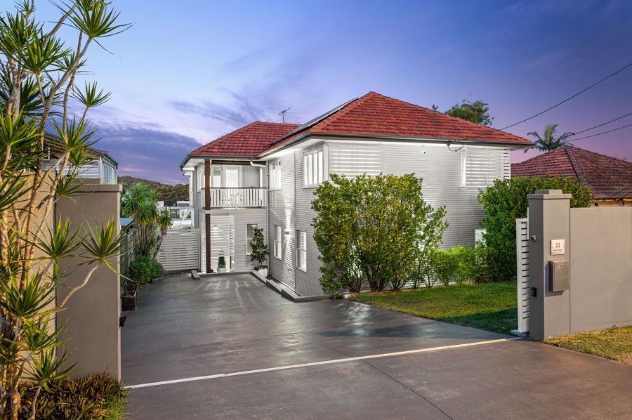 6 bedrooms House in 11 Kensington Avenue SEVEN HILLS QLD, 4170