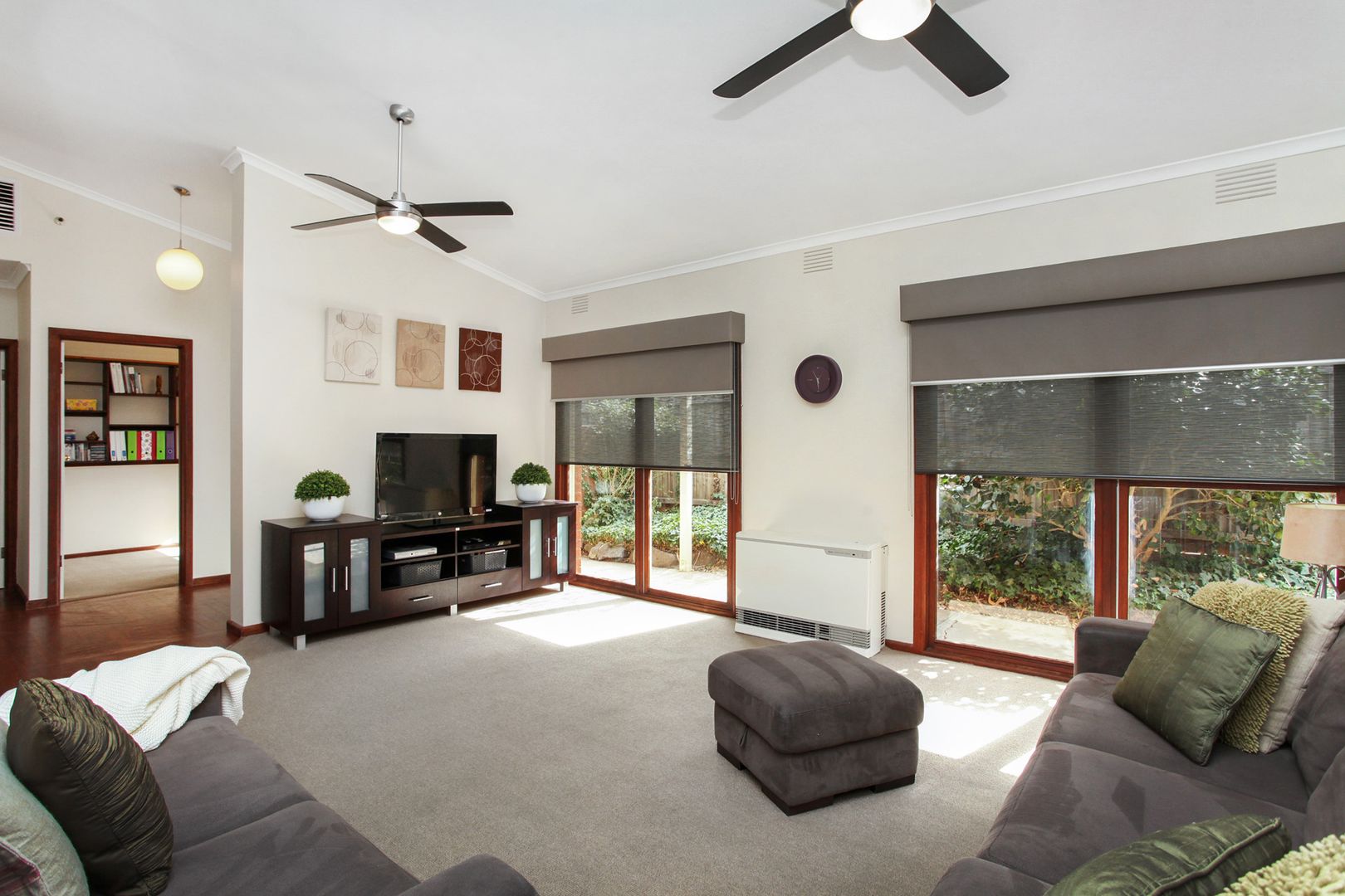 6 Rodda Court, Gladstone Park VIC 3043, Image 1