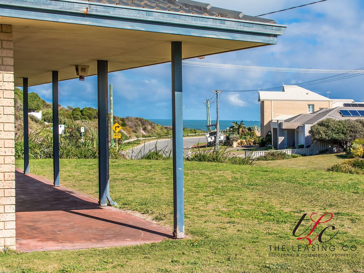 5 bedrooms House in 9 Shelton Street WAIKIKI WA, 6169