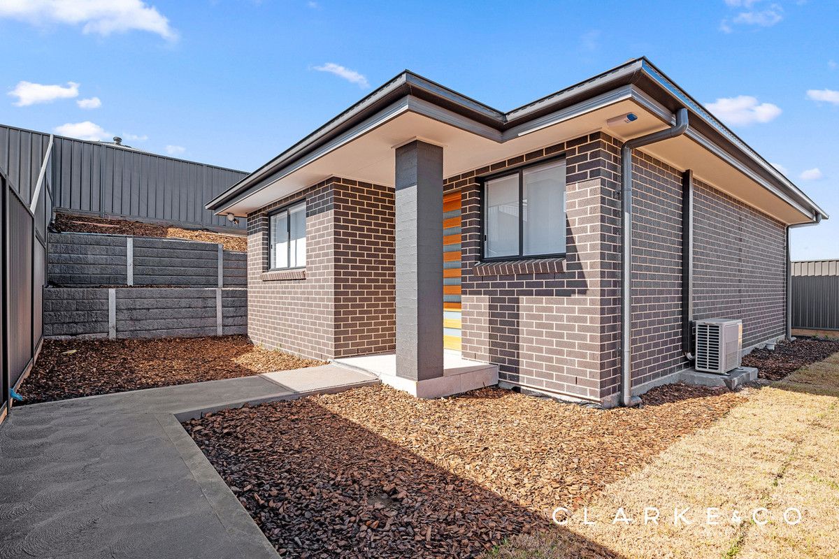 2 bedrooms House in 35a Camelia Street GILLIESTON HEIGHTS NSW, 2321