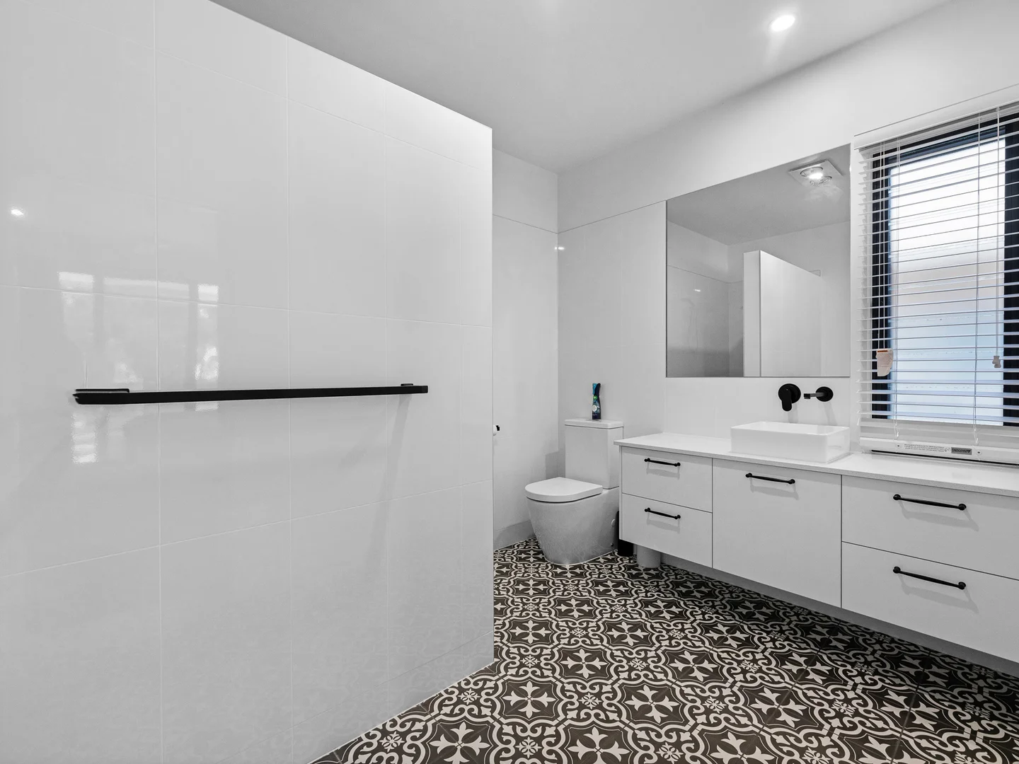 Additional image 15 of 527 Esplanade, Urangan QLD 4655