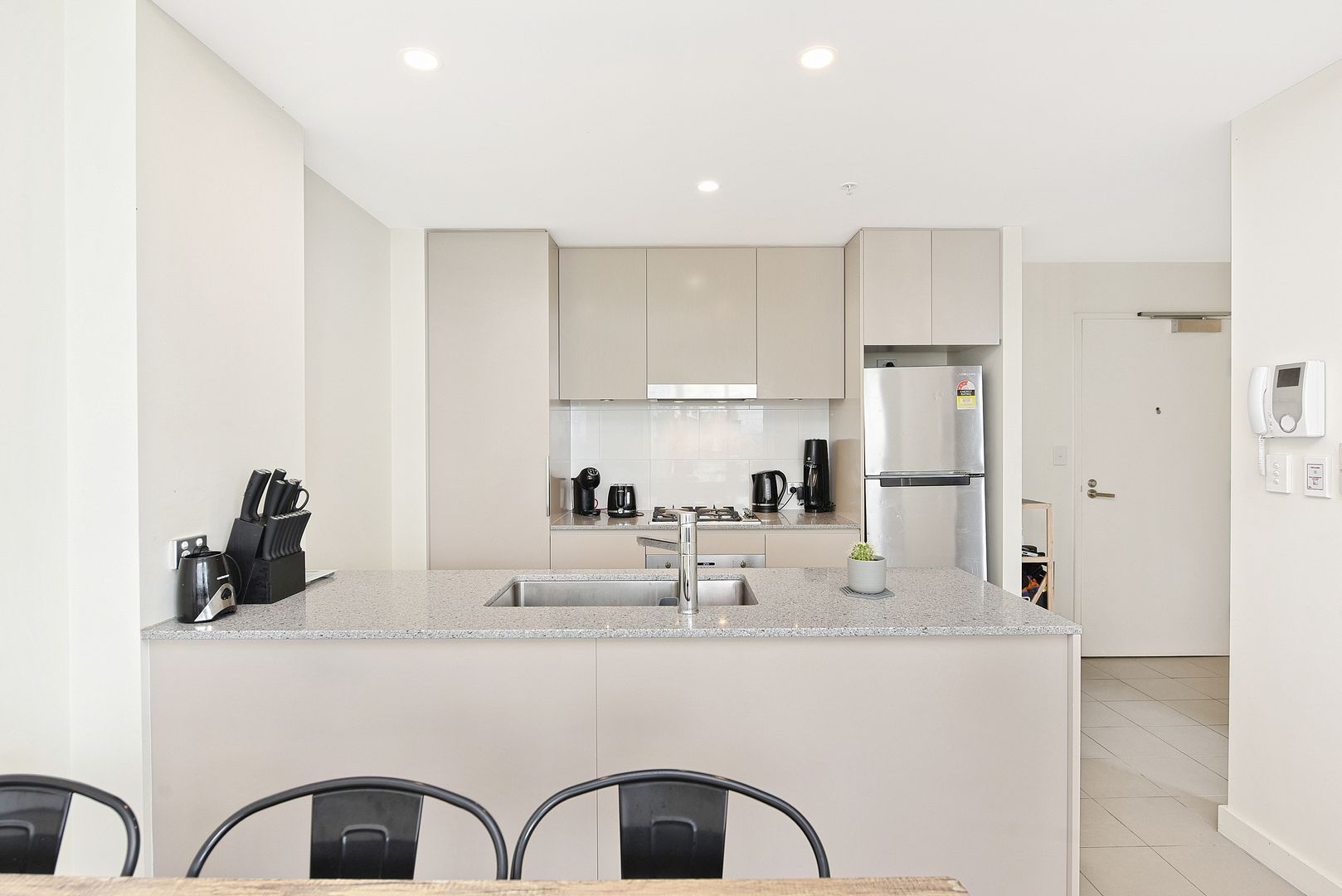 207/2 Discovery Point Place, Wolli Creek NSW 2205, Image 2