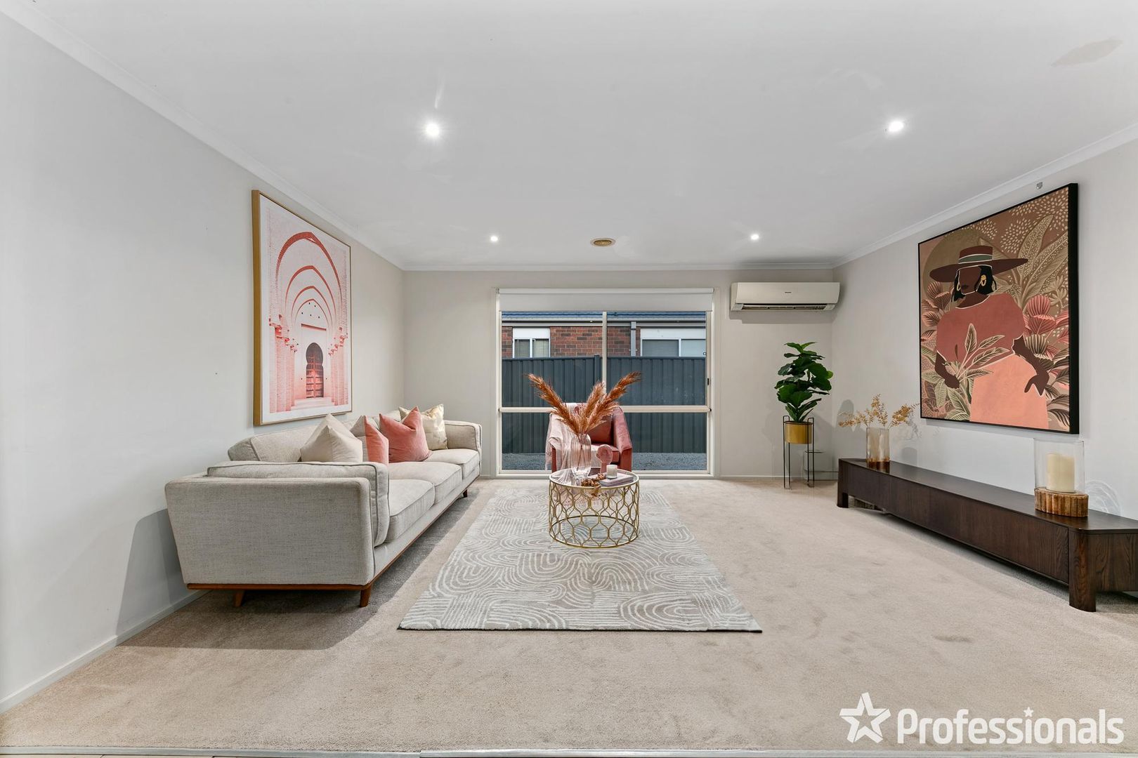 90 Hatchlands Drive, Deer Park VIC 3023, Image 2