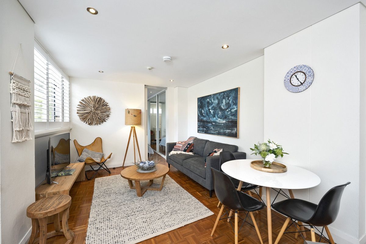 1 bedrooms Apartment / Unit / Flat in 15/21 East Crescent Street MCMAHONS POINT NSW, 2060