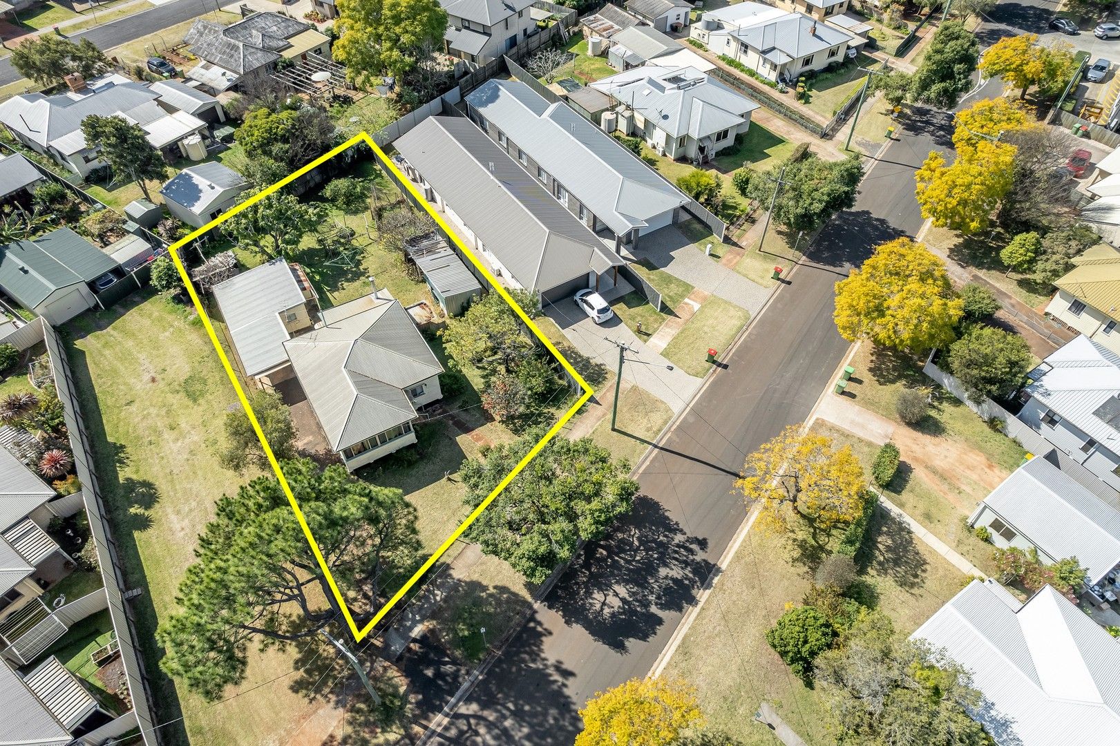 2 bedrooms House in 13 Goode Street NEWTOWN QLD, 4350