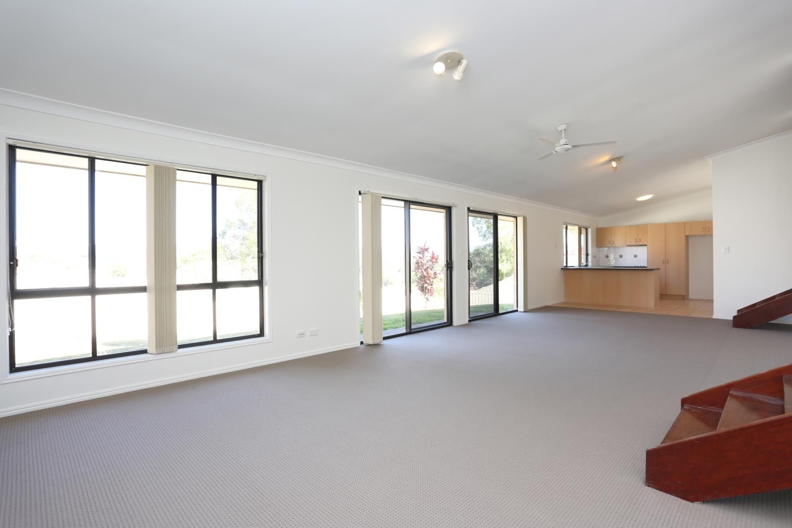 4 bedrooms House in 16 Kite Circuit ARUNDEL QLD, 4214