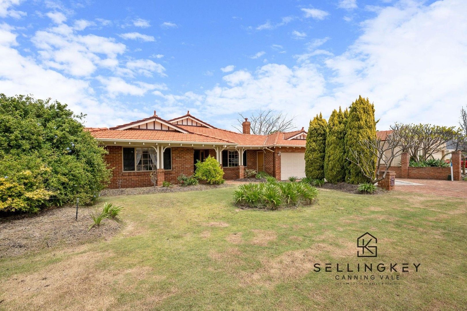 4 bedrooms House in 6 Burtonia Place CANNING VALE WA, 6155