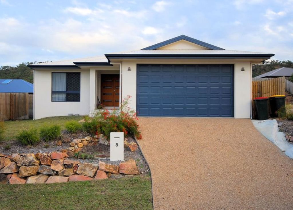 4 bedrooms House in 8 Chapple Street MOUNT LOUISA QLD, 4814