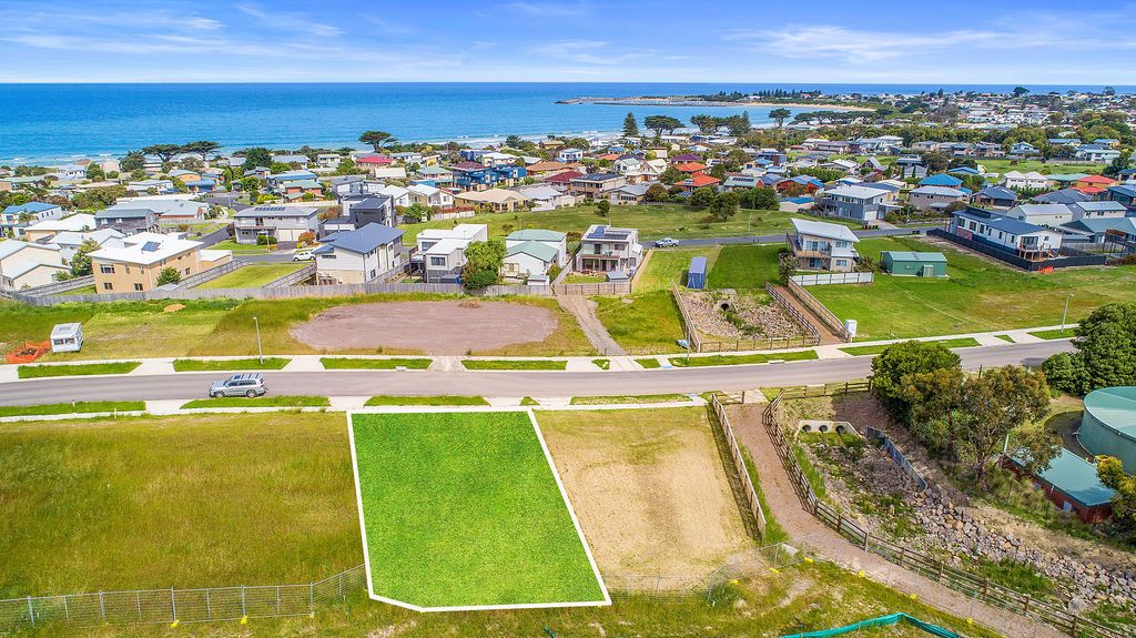 22 Overview Crescent, Apollo Bay VIC 3233, Image 2