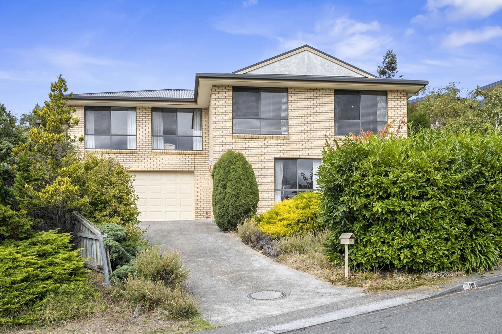 4 bedrooms House in 4 Jeanette Court LENAH VALLEY TAS, 7008