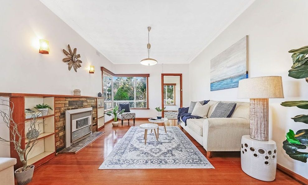 4 bedrooms House in 81 Jolimont Road FOREST HILL VIC, 3131