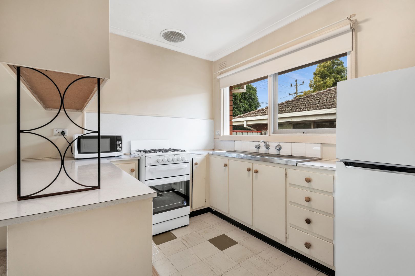 1/255 Church Street, Herne Hill VIC 3218, Image 1