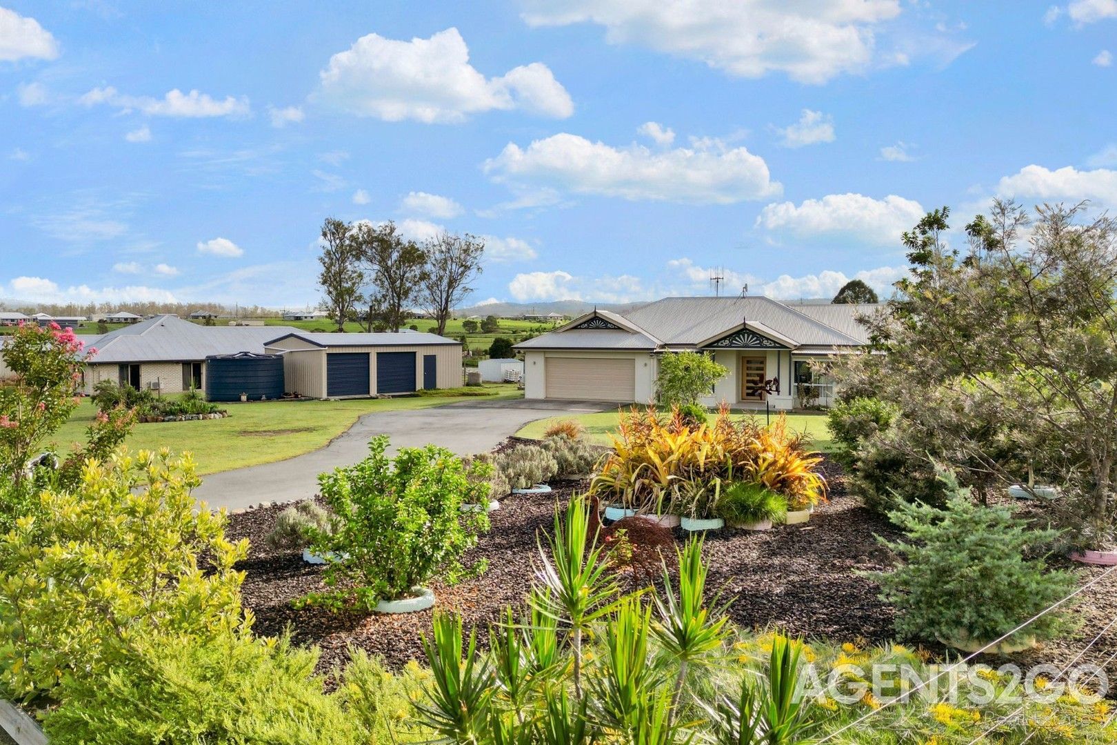 5 bedrooms House in 16 Carnoustie Court CURRA QLD, 4570