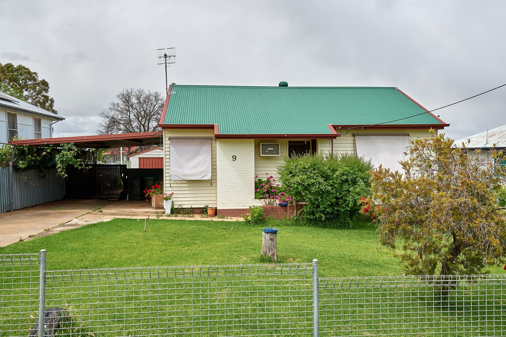 3 bedrooms House in 9 Lillian Street JUNEE NSW, 2663