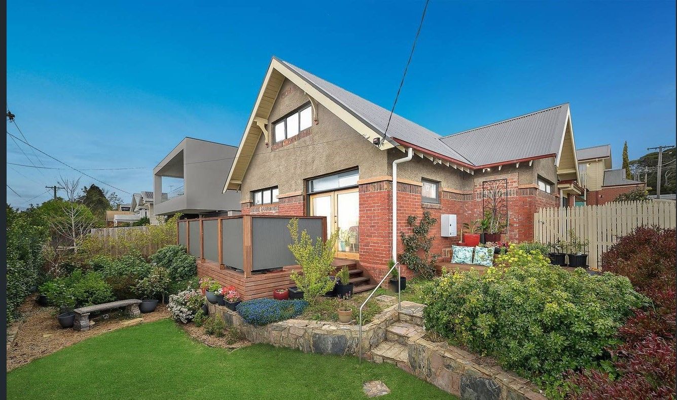 5 bedrooms House in 38 Nantes Street NEWTOWN VIC, 3220