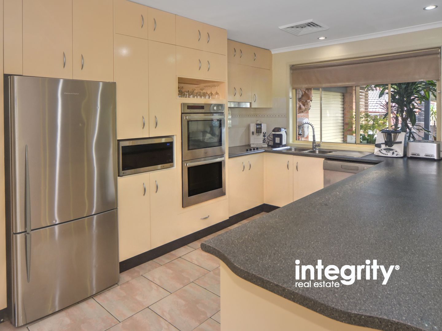 11 Stockley Close, West Nowra NSW 2541, Image 2