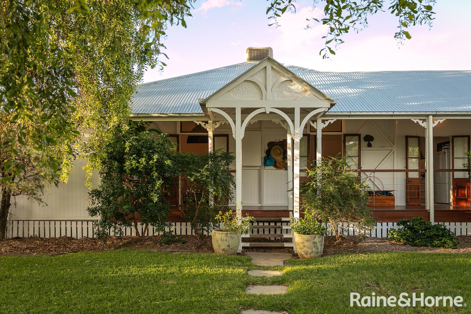 9 Lovell Street Roma Qld 4455 Domain
