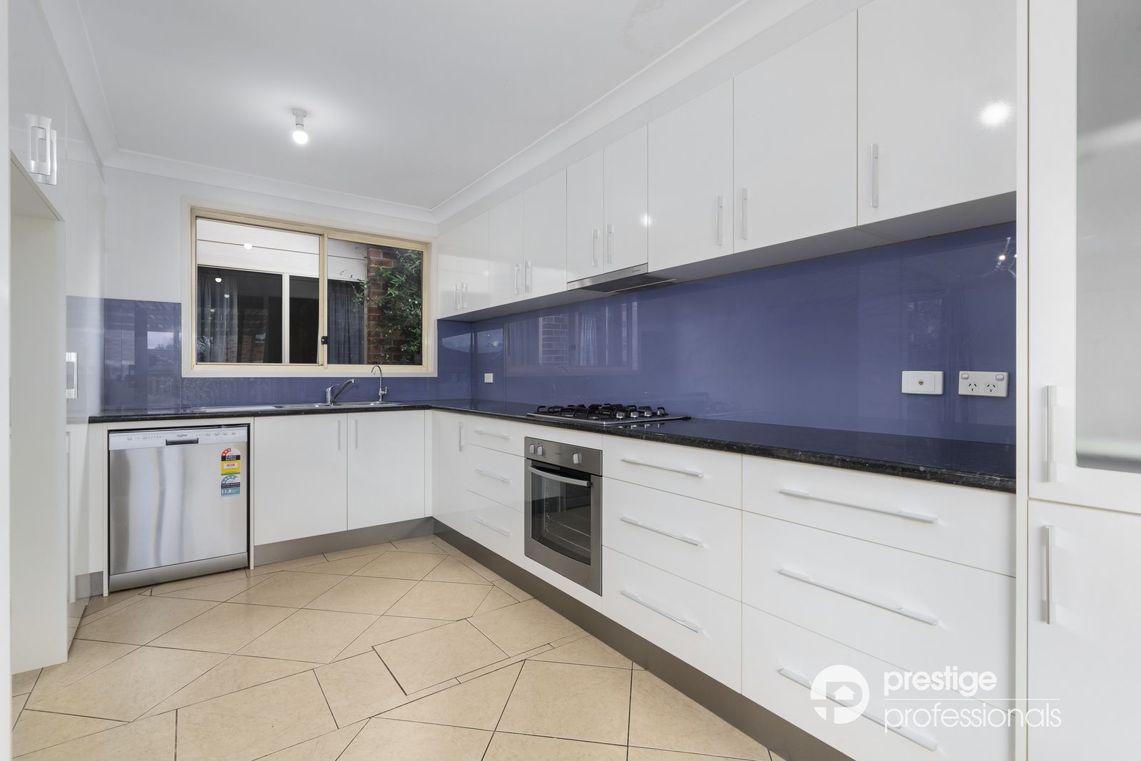 22 Pedder Court, Wattle Grove NSW 2173, Image 2