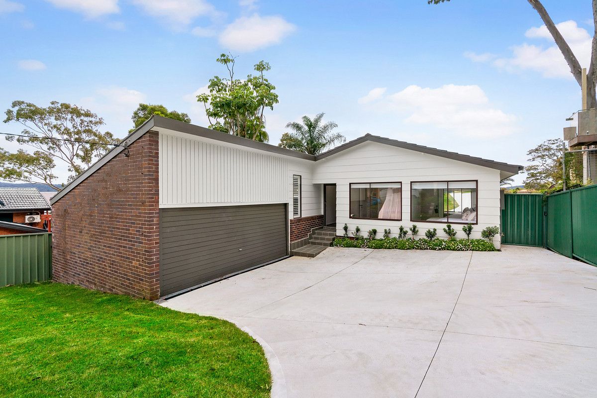 4 bedrooms House in 9 Greenslope Drive GREEN POINT NSW, 2251
