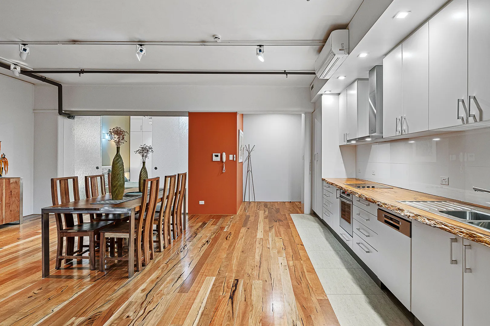 Apartment in Perth - More