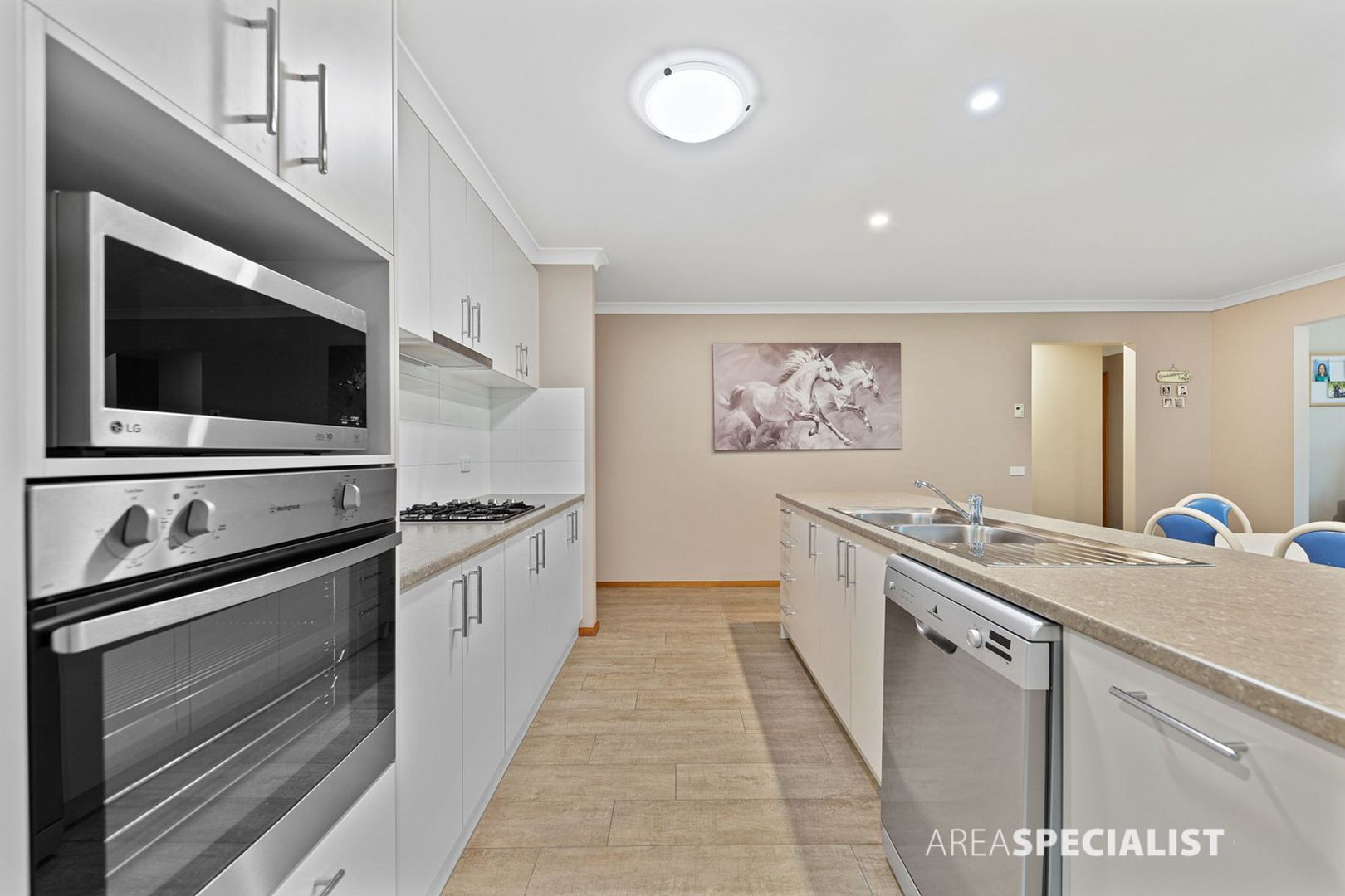 8 Violet Street, Bunyip VIC 3815, Image 2