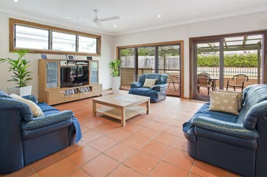 10 Stirgess Avenue, CURL CURL NSW 2096, Image 2