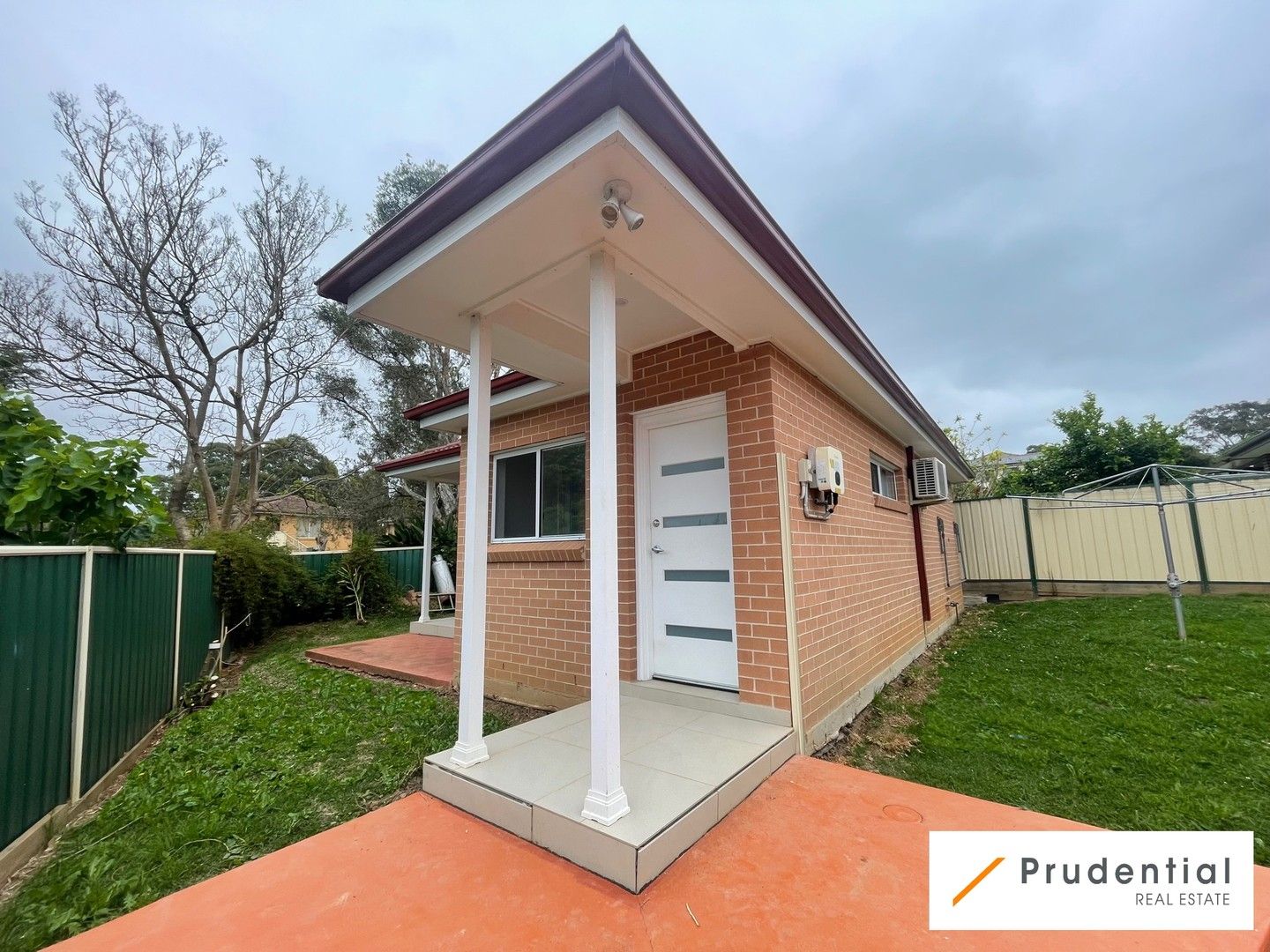 2 bedrooms House in 25A Harrow Road GLENFIELD NSW, 2167