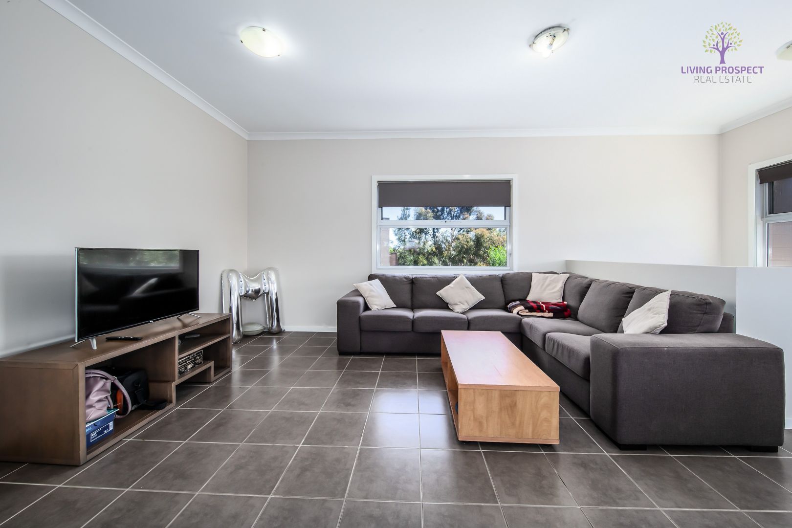 2 Honolulu Drive, Point Cook VIC 3030, Image 2