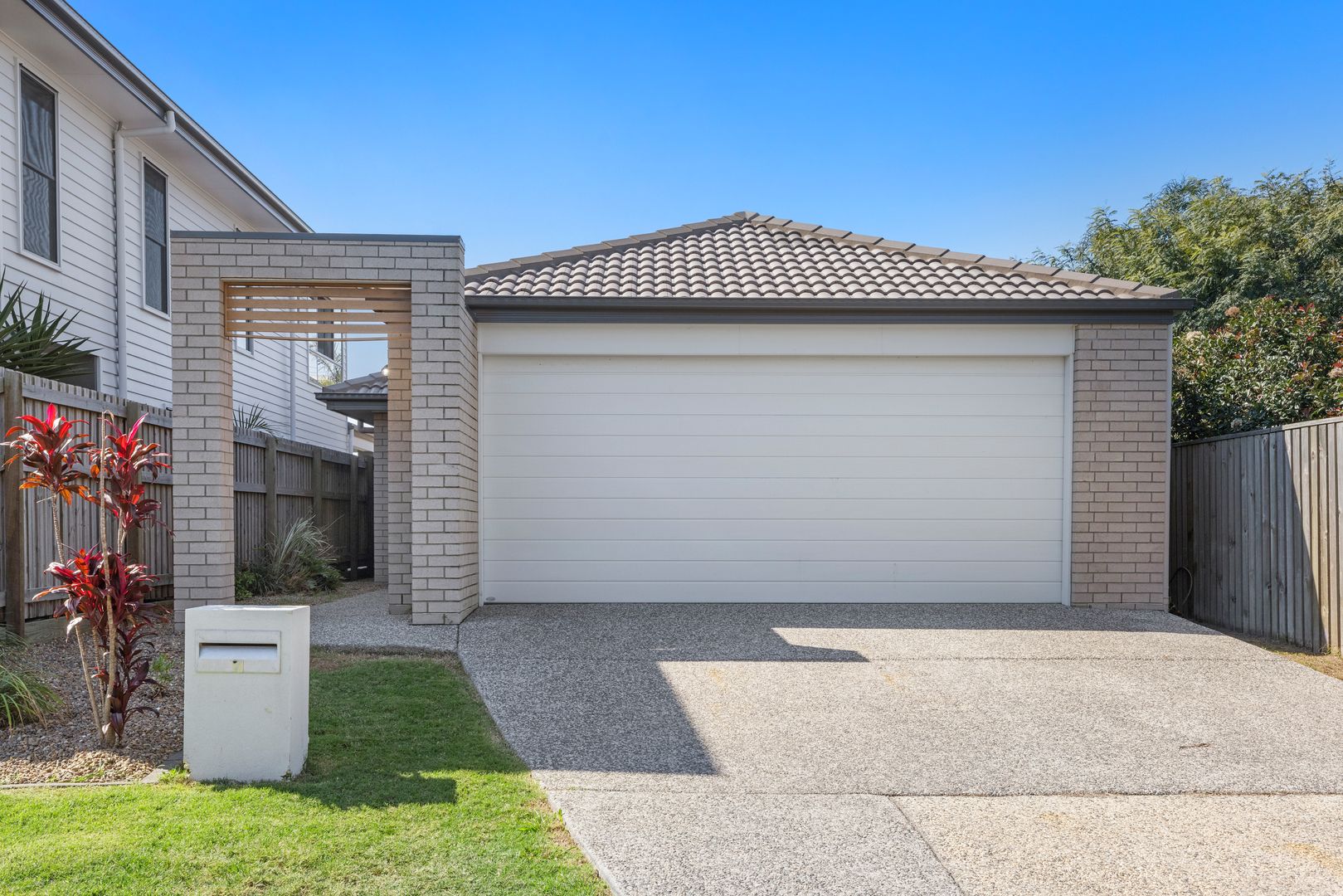 7 Simon Street, Victoria Point QLD 4165 Domain