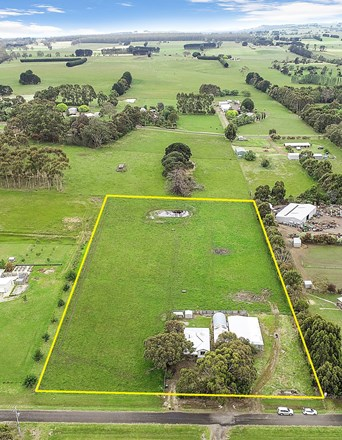 32 Roberts Road, Cobden VIC 3266