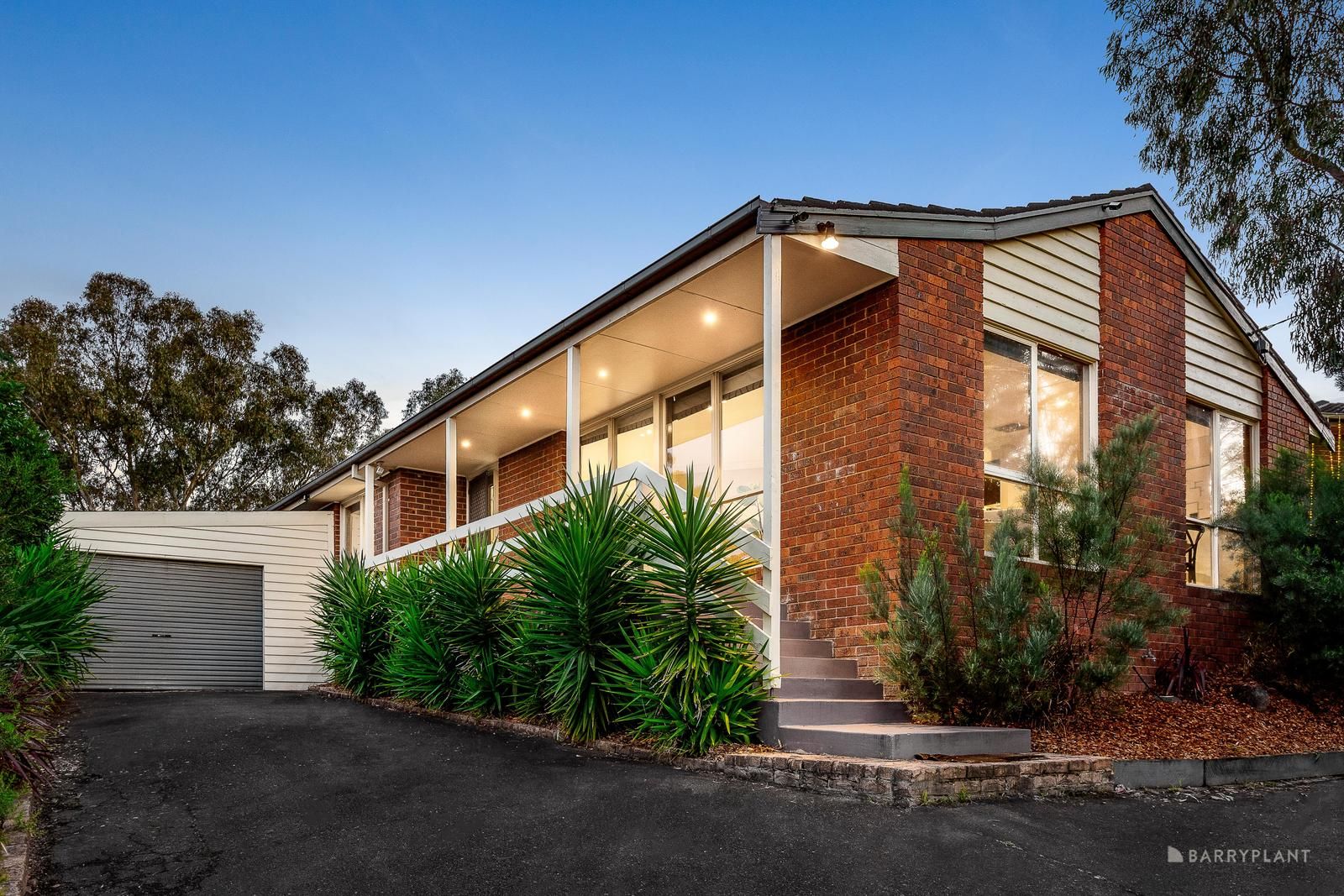 3 bedrooms House in 15 Arcadia Way ELTHAM NORTH VIC, 3095