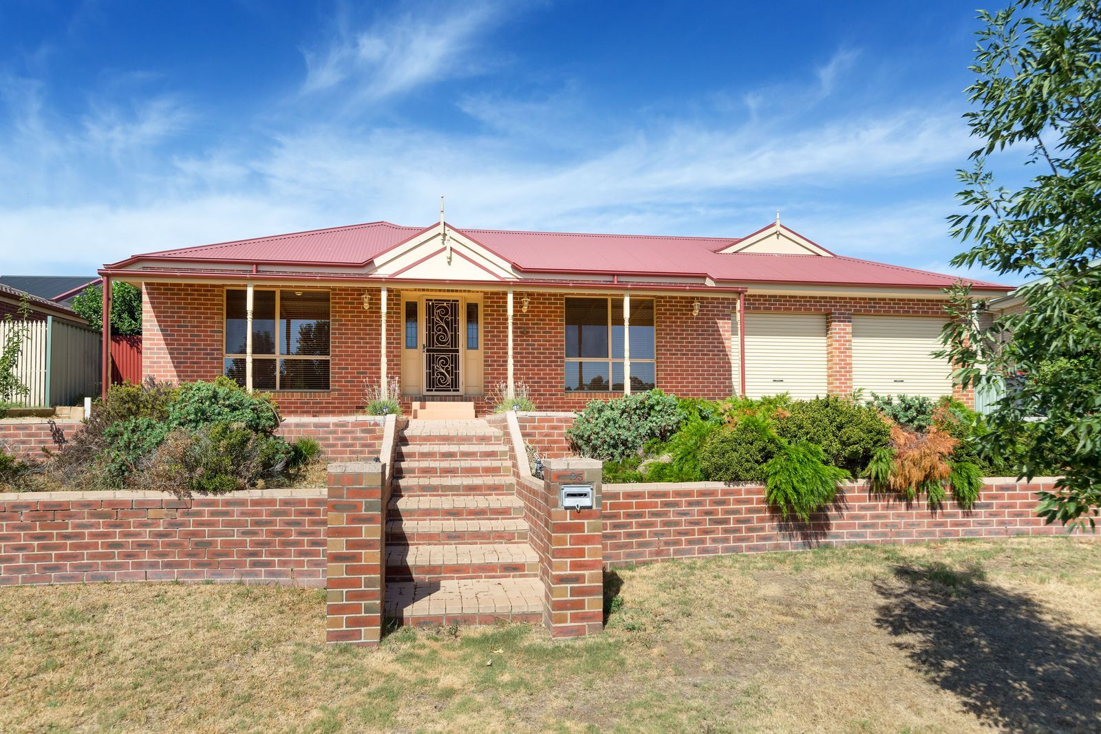 5 bedrooms House in 25 Briese Court THURGOONA NSW, 2640