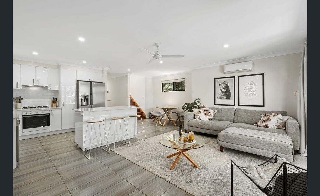 4 bedrooms Duplex in 1/4 Grenfell Street NERANG QLD, 4211