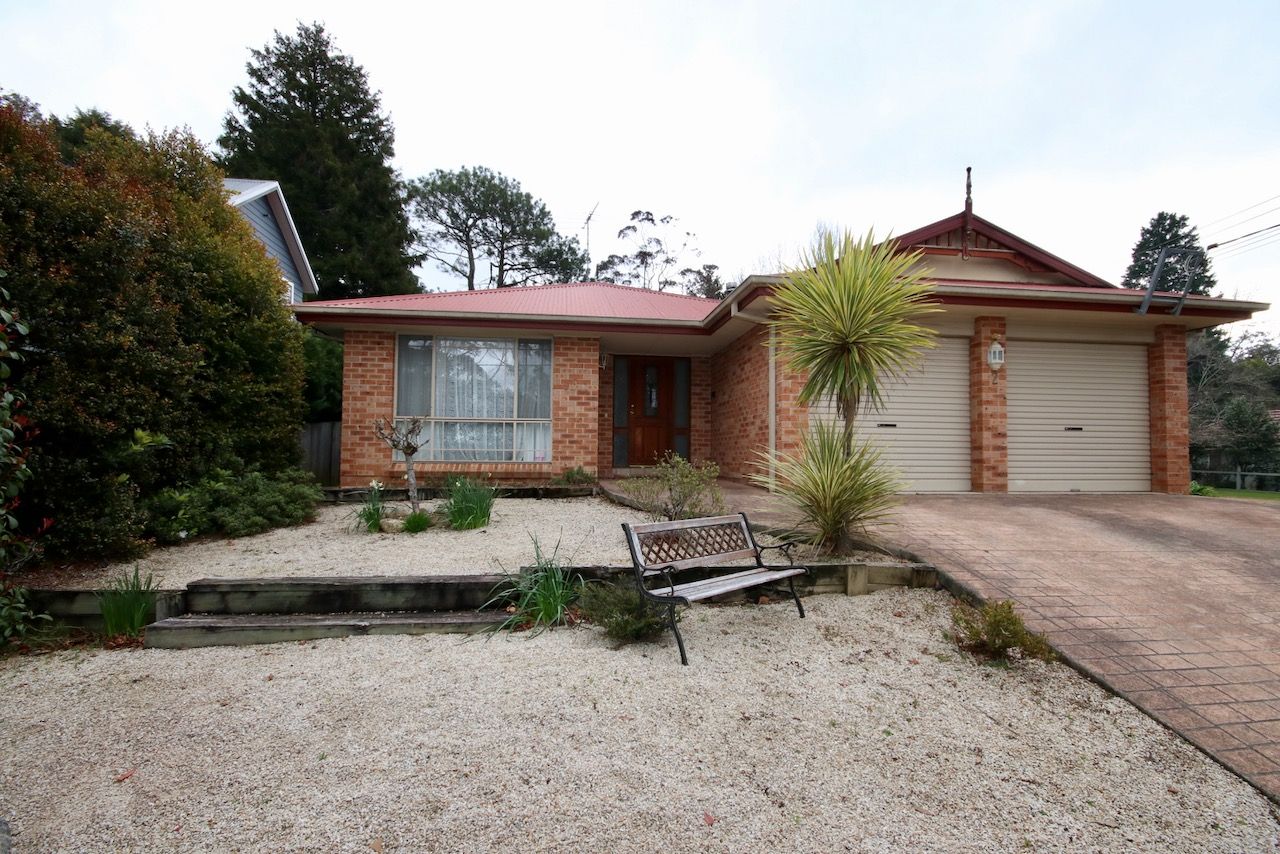 4 bedrooms House in 2 Central Street WENTWORTH FALLS NSW, 2782